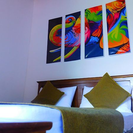 Mount Mirror Resort Канди Экстерьер фото